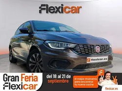 Rojo Usado 2017 Fiat Tipo Lounge Berlina | 9790 € (Precio justo)