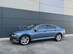 Azul Usado 2015 VW Passat Sportline Berlina | 12.990 € (Precio justo)