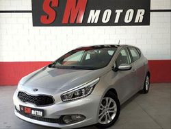 Gris / plata Usado 2012 Kia Ceed Berlina | 8990 € (Precio justo)