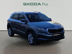 Gris Nuevo 2024 Skoda Karoq Selection SUV | 28.040 € (Precio justo)