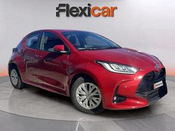 Rojo Usado 2023 Toyota Yaris Hybrid Active Berlina | 17.490 € (Super precio)