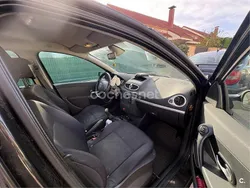 Negro Usado 2006 Renault Clio II Dynamique Berlina | 1500 € (Precio justo)