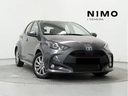 Gris Usado 2024 Toyota Yaris Hybrid Active Berlina | 22.000 € (Precio justo)