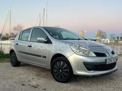 Gris / plata Usado 2006 Renault Clio II Dynamique Berlina | 3750 € (Precio justo)
