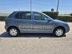 Gris / plata Usado 2005 Skoda Fabia Comfort Berlina | 2890 € (Precio justo)