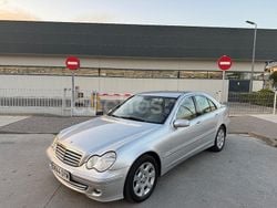 Gris / plata Usado 2005 Mercedes C280 Elegance Berlina | 5500 €