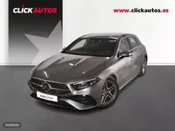 Gris / plata Usado 2024 Mercedes A180 AMG line Berlina | 30.900 € (Buen precio)