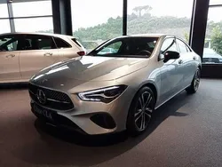Gris Nuevo 2024 Mercedes CLA200 Berlina | 44.250 € (Precio justo)