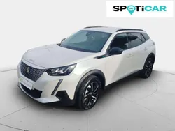 Usado 2023 Peugeot e-2008 Allure SUV | 29.200 € (Un poco caro)