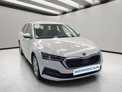 Blanco Usado 2022 Skoda Octavia Ambition Familiar | 18.900 € (Precio justo)