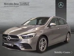 Mountaingrau met. Usado 2023 Mercedes B180 AMG line Monovolumen | 38.900 €
