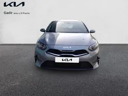 Sedán Usado 2023 Kia Ceed Berlina | 20.340 € (Precio justo)