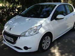 Blanco Usado 2012 Peugeot 208 Active Utilitario | 9950 € (Un poco caro)