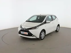 Blanco Usado 2015 Toyota Aygo X-play Utilitario | 10.199 € (Precio justo)