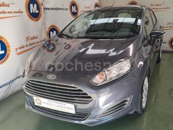 Violeta / lila Usado 2015 Ford Fiesta Trend Berlina | 7500 € (Precio justo)