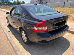 Negro Usado 2005 Volvo S40 Momentum Berlina | 3100 € (Precio justo)
