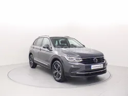 Gris / plata Usado 2024 VW Tiguan Life SUV | 33.990 € (Precio justo)
