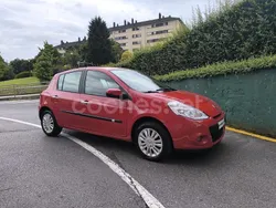 Rojo Usado 2011 Renault Clio II Business Berlina | 6500 € (Un poco caro)