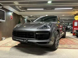 Gris Usado 2019 Porsche Cayenne Turbo SUV | 77.500 €