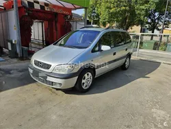 Gris / plata Usado 2001 Opel Zafira Comfort Monovolumen | 2200 € (Un poco caro)