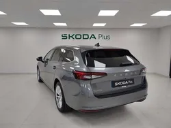 Gris Usado 2024 Skoda Superb Selection Familiar | 40.990 € (Un poco caro)