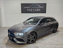 Gris / plata Usado 2021 Mercedes CLA180 Shooting Brake Familiar | 28.990 € (Un poco caro)