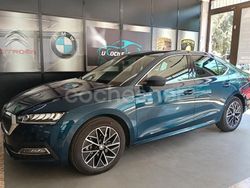 Azul Usado 2023 Skoda Octavia Ambition Berlina | 24.900 € (Precio justo)