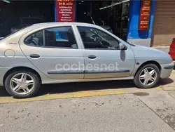 Gris / plata Usado 2001 Renault Mégane Expression Berlina | 3300 €