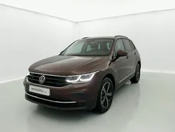 Ginger brown metalizado Usado 2023 VW Tiguan Life SUV | 26.450 €