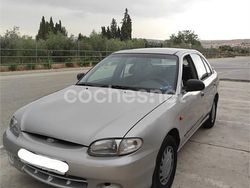 Gris / plata Usado 1999 Hyundai Accent Berlina | 1800 €