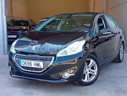 Negro Usado 2012 Peugeot 208 Allure Utilitario | 6990 € (Precio justo)