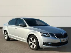 Gris Usado 2020 Skoda Octavia Ambition Berlina | 15.900 € (Precio justo)