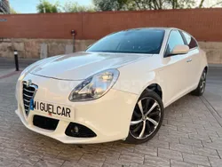 Blanco Usado 2011 Alfa Romeo Giulietta Distinctive Utilitario | 5999 € (Un poco caro)