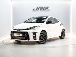 Blanco Usado 2023 Toyota Yaris Utilitario | 37.990 € (Un poco caro)
