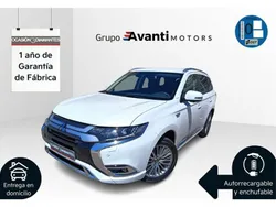 Blanco Usado 2019 Mitsubishi Outlander P-HEV SUV | 24.990 € (Un poco caro)