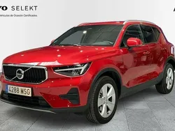 Rojo Usado 2024 Volvo XC40 Core SUV | 36.900 € (Precio justo)