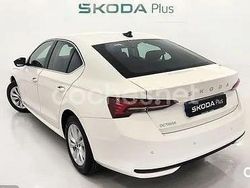 Blanco Usado 2024 Skoda Octavia Berlina | 28.500 € (Un poco caro)