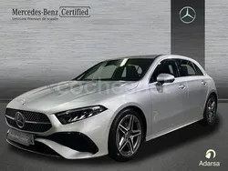 Gris / plata Usado 2023 Mercedes A200 Berlina | 33.900 € (Un poco caro)
