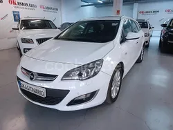Blanco Usado 2013 Opel Astra Excellence Familiar | 7500 € (Precio justo)