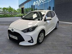 Blanco Usado 2021 Toyota Yaris Hybrid Active Utilitario | 18.600 € (Precio justo)