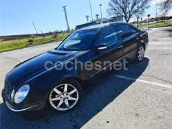 Negro Usado 2002 Mercedes E220 Elegance Berlina | 4000 € (Un poco caro)