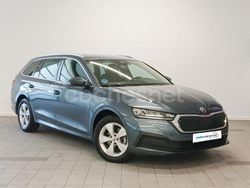Gris / plata Usado 2022 Skoda Octavia Ambition Familiar | 21.900 € (Un poco caro)