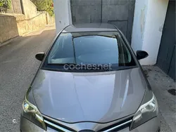 Gris / plata Usado 2015 Toyota Yaris Active Berlina | 7500 € (Precio justo)