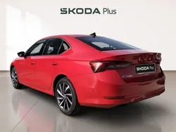 Rojo Usado 2024 Skoda Octavia Selection Berlina | 29.790 € (Un poco caro)