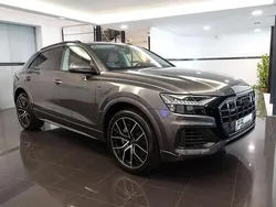 Gris / plata Usado 2021 Audi Q8 Ambiente SUV | 64.900 € (Precio justo)