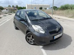 Gris / plata Usado 2009 Toyota Yaris Active Berlina | 4900 € (Buen precio)