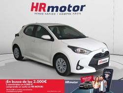 Blanco Usado 2022 Toyota Yaris Hybrid Business Edition Berlina | 20.790 € (Un poco caro)