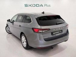 Gris Usado 2024 Skoda Superb Selection Familiar | 39.900 € (Precio justo)