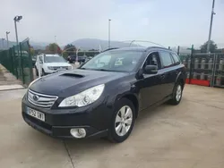Negro Usado 2010 Subaru Outback Premium SUV | 7490 € (Precio justo)