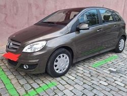 Marrón Usado 2011 Mercedes B180 Monovolumen | 10.500 €